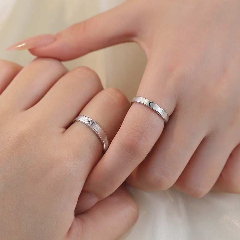 日月朝暮 | S999 純銀輕奢日月情侶對戒 ✨ 圈住屬於我們的晨昏浪漫